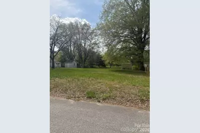 1415 3rd Street Place NE, Hickory, NC 28601 - Photo 1