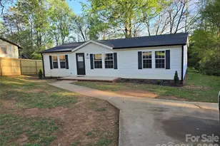 1731 Lakeview Dr, Statesville, NC 28677 - Photo 1