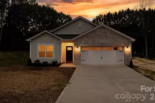2807 17 St Ct NE, Hickory, NC 28601 - Photo 1