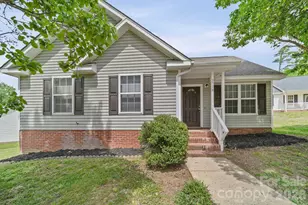 3716 Capps Hill Dr, Charlotte, NC 28216 - Photo 1