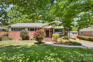 1527 Woodhill Ln, Charlotte, NC 28205 - Photo 1