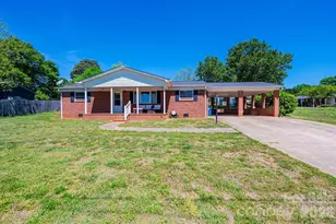 2984 Lutz Blvd, Newton, NC 28658 - Photo 1
