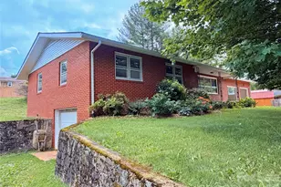 56 Henson Dr, Waynesville, NC 28786 - Photo 1