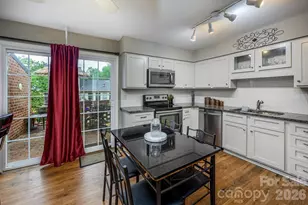 911 21st Ave NE, Hickory, NC 28601 - Photo 1