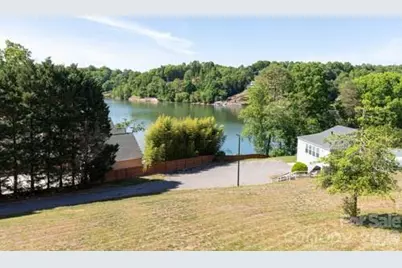 1050 21st Avenue Avenue NW #90, Hickory, NC 28604 - Photo 1