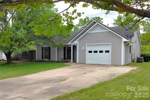 1016 Thorncrest Dr, Fletcher, NC 28732 - Photo 1