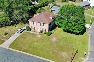 1301 Bywood Ln, Charlotte, NC 28209 - Photo 1