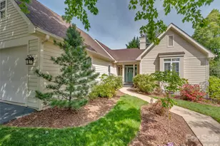 90 Dunroy Dr, Hendersonville, NC 28739 - Photo 1