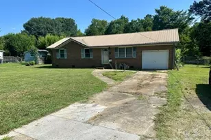912 Old Hickory Grove Rd, Mount Holly, NC 28120 - Photo 1