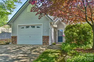13 Silver Pl, Black Mountain, NC 28711 - Photo 1