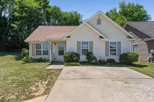 613 Hoskins Ridge Ln, Charlotte, NC 28216 - Photo 1