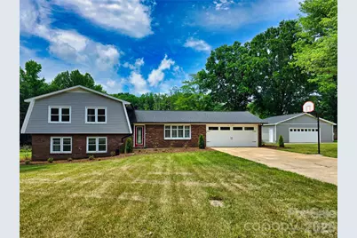 158 W Meadowview Drive, Statesville, NC 28625 - Photo 1
