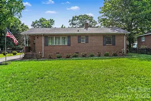 400 Briarwood Dr, Charlotte, NC 28215 - Photo 1