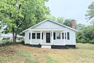 357 8th Ave Dr SW, Hickory, NC 28602 - Photo 1