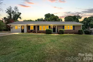 1614 Kenmore Dr, Statesville, NC 28625 - Photo 1