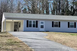1122 28th St SW, Hickory, NC 28602 - Photo 1