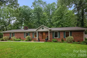 126 Mockingbird Dr, Hendersonville, NC 28792 - Photo 1