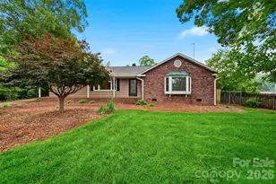 1085 19th Ave Pl NW, Hickory, NC 28601 - Photo 1