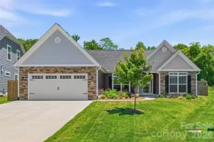 97 Spence Dr, Hendersonville, NC 28739 - Photo 1
