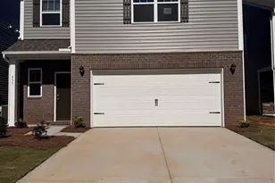655 13th Ave Dr NE, Hickory, NC 28601 - Photo 1