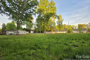9916 Ellisway Rd, Charlotte, NC 28216 - Photo 1
