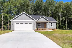 206 Edgewood Dr, Statesville, NC 28625 - Photo 1