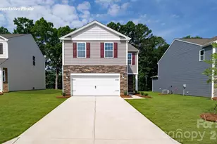 647 13th Ave Dr NE, Hickory, NC 28601 - Photo 1