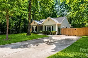 5050 Gibbons Link Rd, Charlotte, NC 28269 - Photo 1