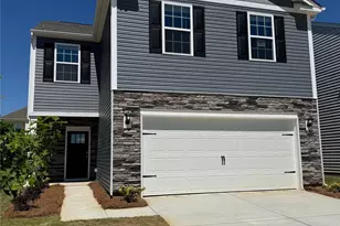 647 13th Ave Dr NE, Hickory, NC 28601 - Photo 1