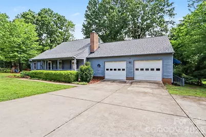 124 E Catawba Avenue, Mooresville, NC 28115 - Photo 1