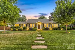 1026 14th Ave Dr NW, Hickory, NC 28601 - Photo 1