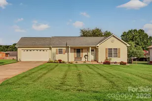 1425 Farmington Hills Dr, Conover, NC 28613 - Photo 1