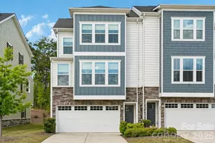 957 Portrush Ln, Tega Cay, SC 29708 - Photo 1