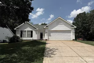 1202 Gretna Green Dr, Charlotte, NC 28217 - Photo 1
