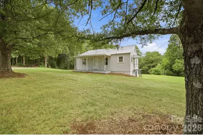 825 21st Street Drive SE, Hickory, NC 28602 - Photo 1