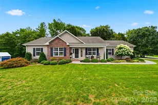 2404 23rd St Dr NE, Hickory, NC 28601 - Photo 1