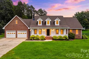 920 Barrington Dr NE, Lenoir, NC 28645 - Photo 1