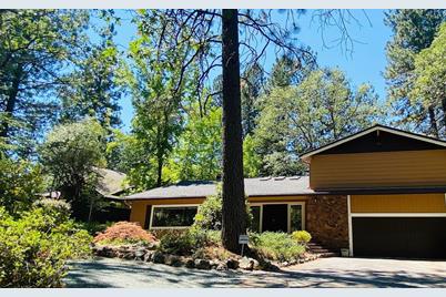 Stunning Mixed Use Investment Property 4 Sale Grassvalley Downtown Nevadacounty Https Highlandcre Commercial Real Estate Commercial Property Grass Valley