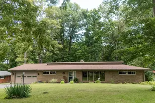 2526 Ehrhart Dr, Springfield, OH 45502 - Photo 1