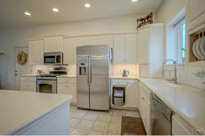 6055 Pine Bluff Dr, Pueblo, CO 81044 - Photo 9