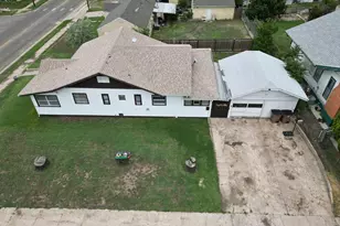 318 W 10th St, La Junta, CO 81050 - Photo 9