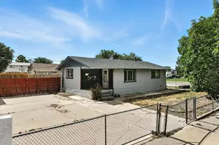 2402 W 17th St, Pueblo, CO 81003 - Photo 7