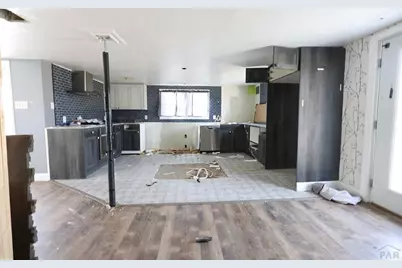 2402 W 17th St, Pueblo, CO 81003 - Photo 9
