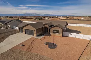 787 N Edgewater Dr, Pueblo West, CO 81007 - Photo 3