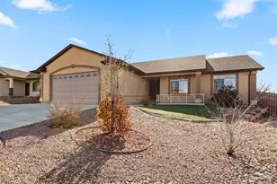 24 Arrowsmith Dr, Pueblo, CO 81008 - Photo 3