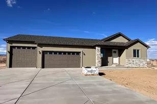 927 E Moonbeam Dr, Pueblo West, CO 81007 - Photo 1