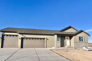 927 E Moonbeam Dr, Pueblo West, CO 81007 - Photo 1