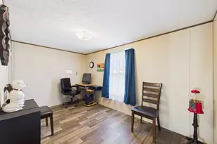 2412 Kara Ct, Pueblo, CO 81004 - Photo 17