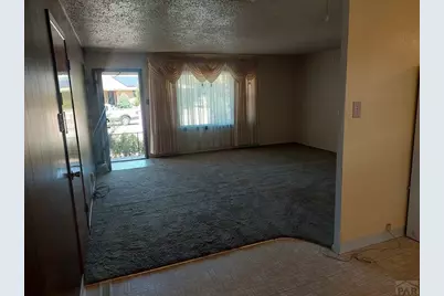 2042 S Riverview Dr, Pueblo, CO 81006 - Photo 5