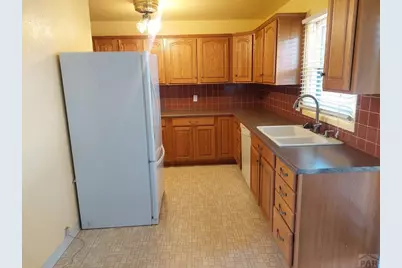 2042 S Riverview Dr, Pueblo, CO 81006 - Photo 9